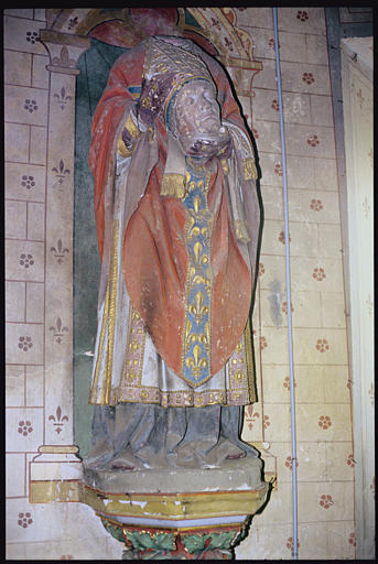 Statue : 'Saint Denis', pierre polychrome (trois quart droite)