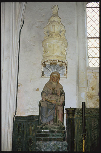 Groupe sculpté : 'L'Education de la Vierge', sainte Anne assise, la Vierge enfant lisant (face)