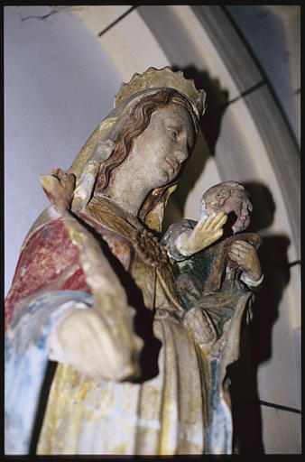 Groupe sculpté : 'Vierge à l'Enfant', détail visages, pierre polychrome ; après restauration (trois quart droite, détail)