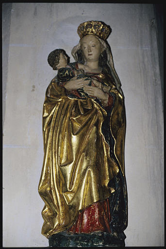 Statue : 'Vierge à l'Enfant', dite 'Notre-Dame des pervenchères', terre cuite polychrome (face) - © Ministère de la Culture (France), Médiathèque du patrimoine et de la photographie, diffusion RMN-GP