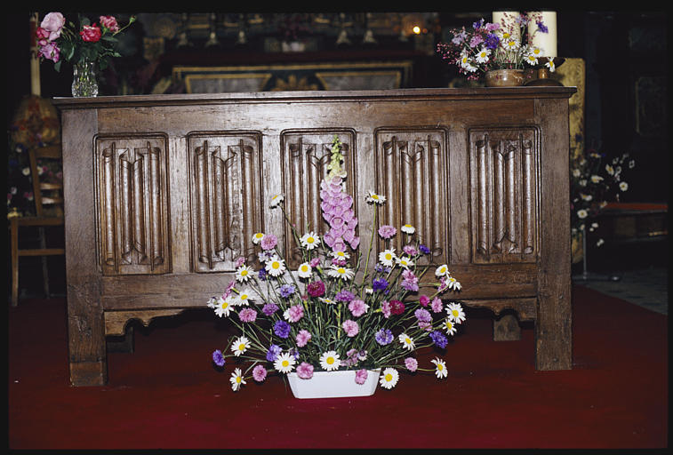 Coffre : des Marguilliers, panneaux sculptés du motif de serviettes, sert de banc d'oeuvre (face) - © Ministère de la Culture (France), Médiathèque du patrimoine et de la photographie, diffusion RMN-GP