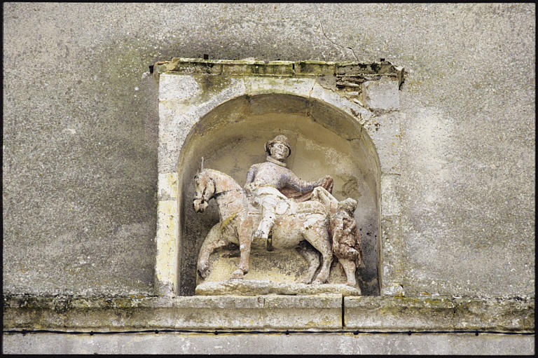 Groupe sculpté : 'La Charité de saint Martin', pierre ; non daté - © Ministère de la Culture (France), Médiathèque du patrimoine et de la photographie, diffusion RMN-GP