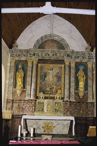 Choeur ; retable, bas-relief, statues (2) : 'La Transfiguration', 'Saint Godegrand' (gauche), 'Sainte Opportune' (droite), retable architecturé, partie centrale en décrochement, fronton cintré, colonnes, pilastres, rinceaux végétaux - © Ministère de la Culture (France), Médiathèque du patrimoine et de la photographie, diffusion RMN-GP