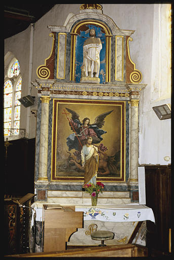 Autel latéral sud ; retable, tableau, statues (2) : 'Saint Michel terrassant le démon', 'Saint Roch', 'Saint Joseph ', retable architecturé, polychrome