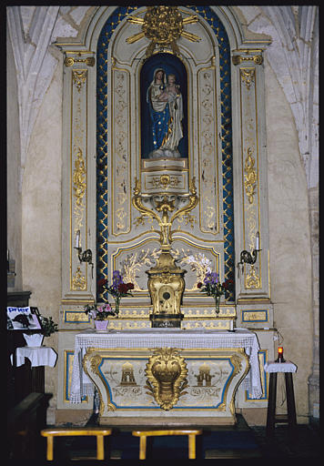 Autel latéral nord ; retable, groupe sculpté : 'Vierge à l'Enfant', retable architecturé, pilastres, frises de feuillages, chérubins - © Ministère de la Culture (France), Médiathèque du patrimoine et de la photographie, diffusion RMN-GP