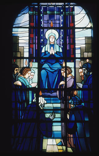 Verrière : 'La Pentecôte', Vierge trônant, entourée par les apôtres, style Art Déco