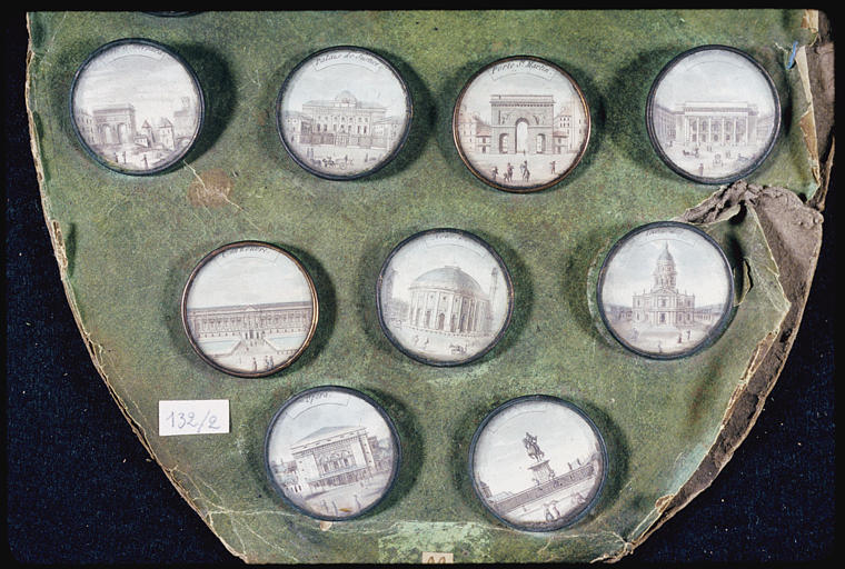 Miniatures (9) : vues de Paris sous Louis XVI (Palais de Justice, porte Saint-Martin, Invalides...), estampes rehaussées d'aquarelle (?)