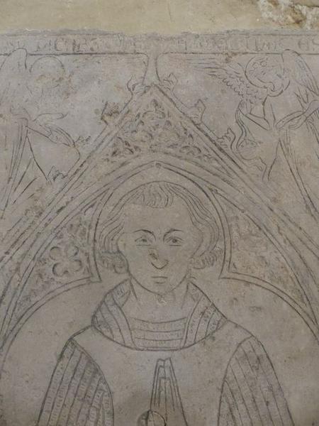 dalle funéraire de Pierre de Jambville, vue partielle