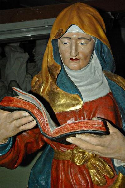 statue : sainte Anne, vue partielle