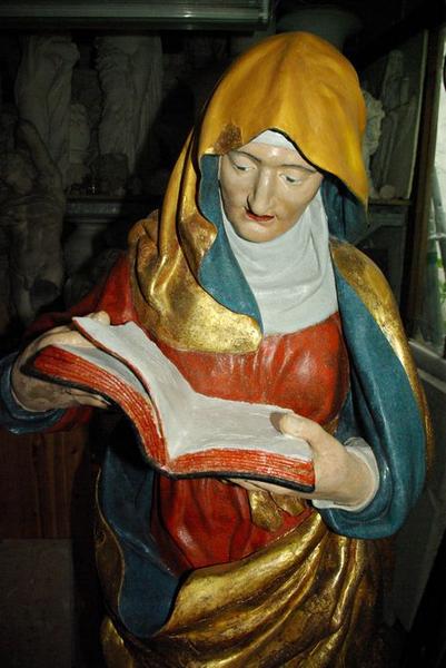 statue : sainte Anne, vue partielle