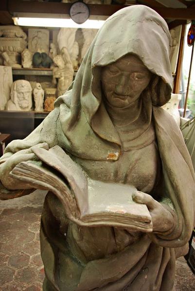 statue : sainte Anne, vue partielle