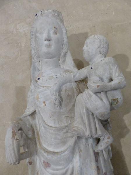 statue : Vierge à l'enfant, vue partielle
