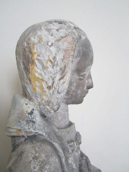 statue : sainte Agathe, profil droit, détail