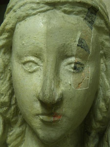 statue : Vierge à l'enfant, détail