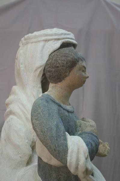 statue : Vierge à l'enfant, détail