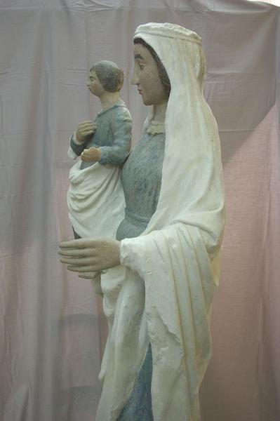 statue : Vierge à l'enfant, profil gauche, vue partielle