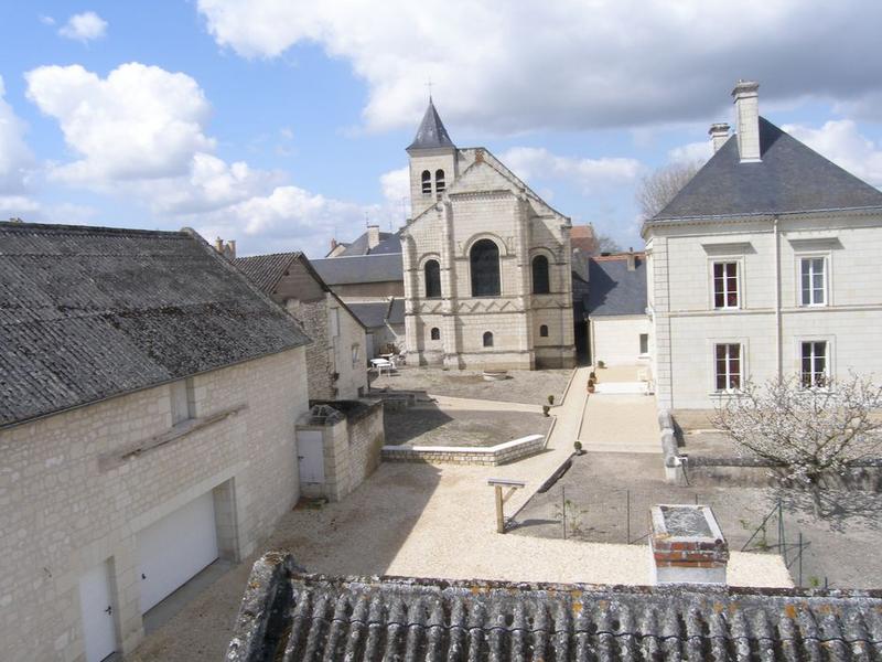 vue générale de l'église dans son environnement