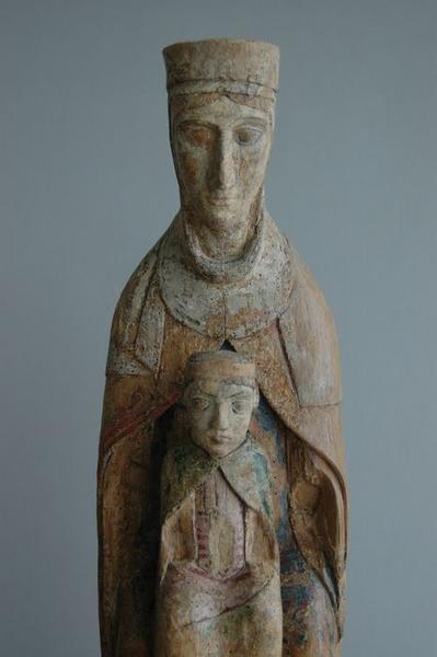 statue : Vierge à l'enfant, vue partielle