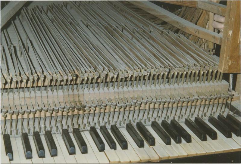 orgue de tribune, détail de console, renvois d'équerres