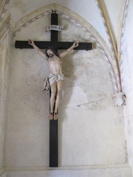 Statue : christ en croix, vue générale