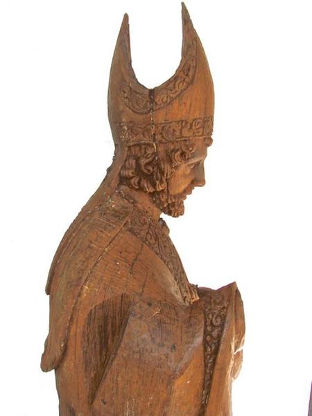 statue : saint Eloi, vue partielle, profil droit