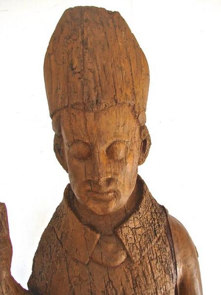 statue : Saint Evêque bénissant, détail