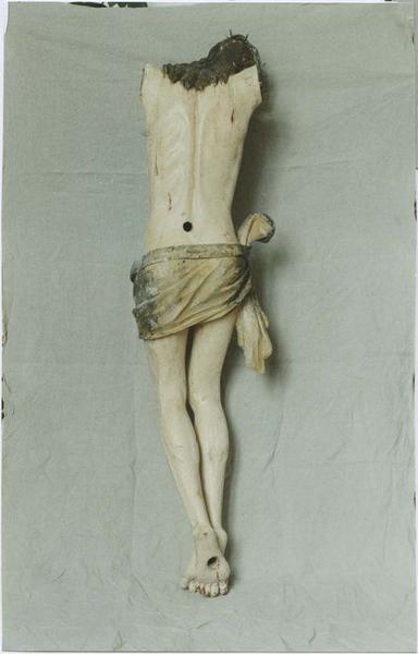 statue : Christ en croix, vue partielle