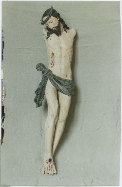 statue : Christ en croix, vue partielle