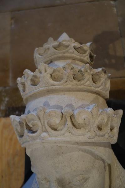 statue : Pape, détail