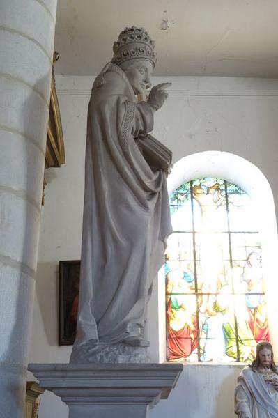 statue : Pape, vue générale, profil droit