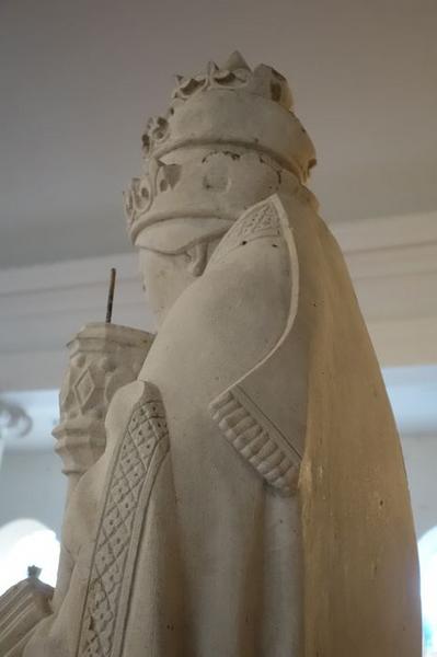 statue : Pape, vue partielle, profil gauche