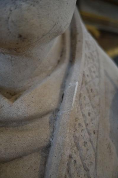 statue : Pape, détail