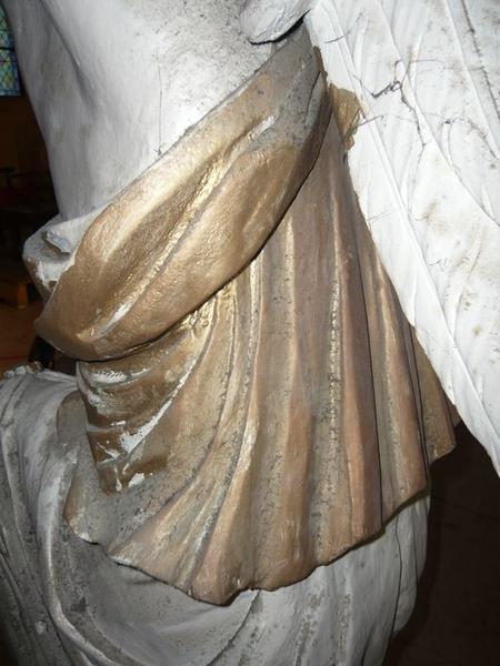 statue : ange adorateur, détail