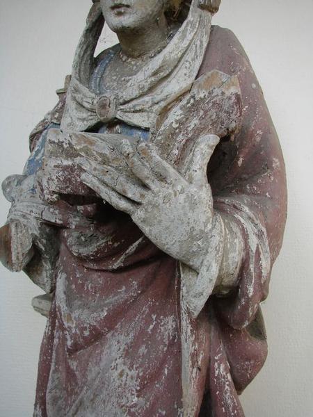 statue : sainte Barbe, vue partielle