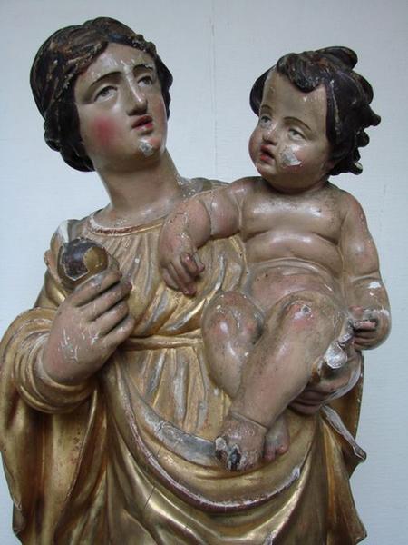 statue : Vierge à l'enfant, vue partielle