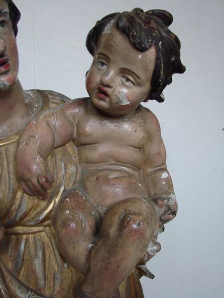 statue : Vierge à l'enfant, détail