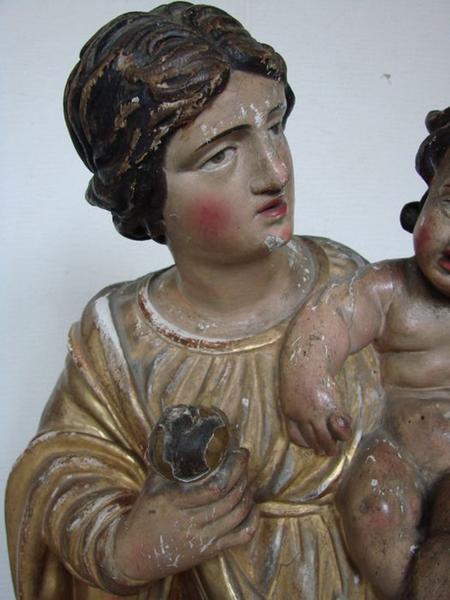 statue : Vierge à l'enfant, vue partielle
