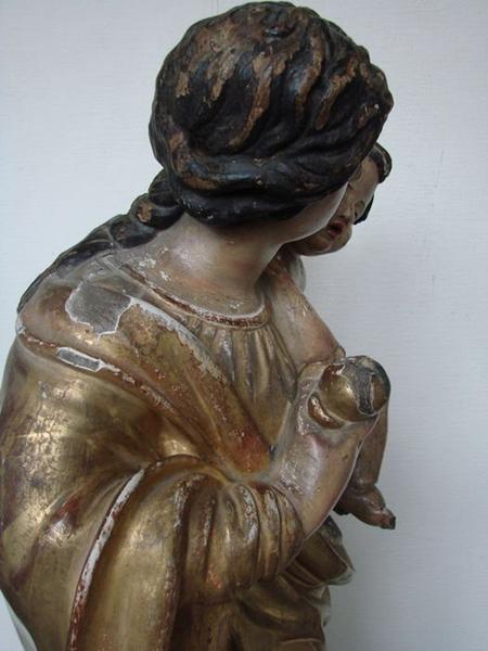 statue : Vierge à l'enfant, détail