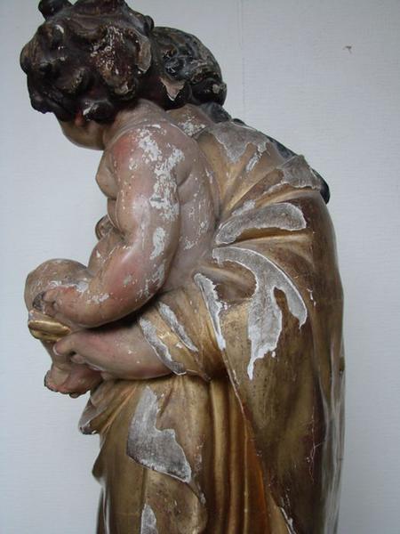 statue : Vierge à l'enfant, profil gauche, vue partielle