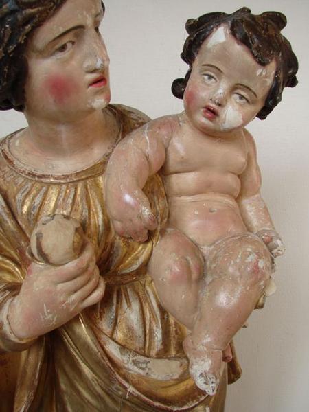 statue : Vierge à l'enfant, détail du revers
