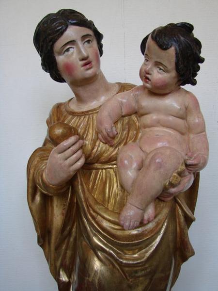 statue : Vierge à l'enfant, détail