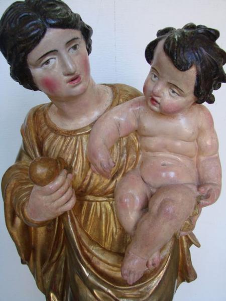 statue : Vierge à l'enfant, vue partielle