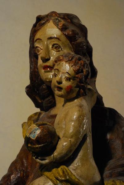 retable du maître-autel, détail d'une statuette : Vierge à l'enfant