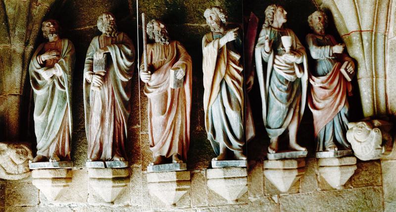 statues (12) : apôtres, vue partielle