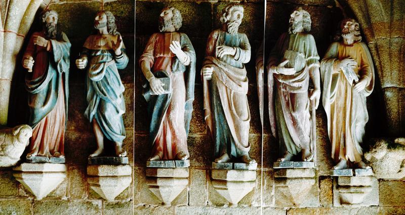statues (12) : apôtres, vue partielle