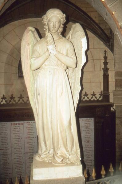 statue : ange, vue générale
