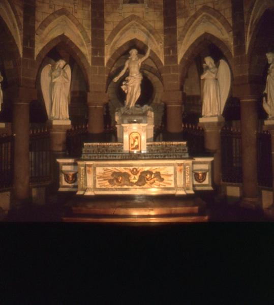 statues : Christ de Résurrection, anges, vue générale