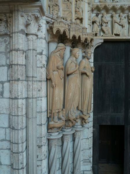 portail nord, statues du piedroit de gauche, vue générale