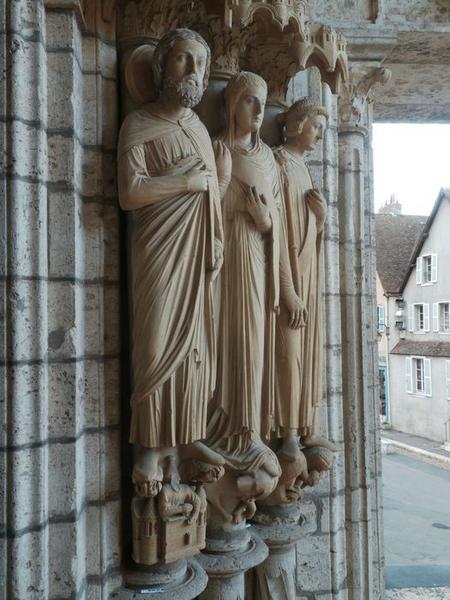 portail nord, statues du piedroit de droite, vue générale