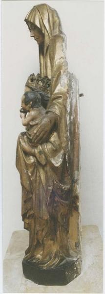 groupe sculpté (petite nature) : sainte Anne, la Vierge et l'Enfant ou sainte Anne trinitaire, dite l'Enfant au rognon, profil gauche, vue générale